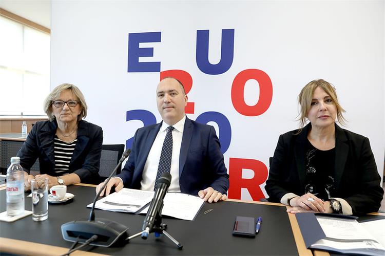 Slika /2020 HR PRES/3.jpg